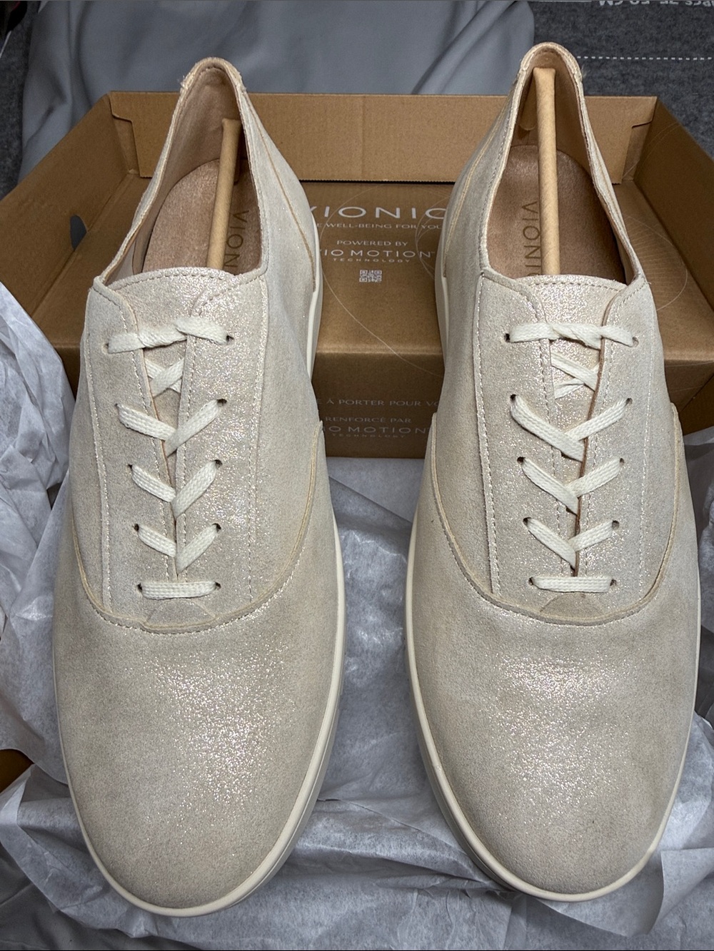 Vionic Women's Gold Low-Top Sneakers